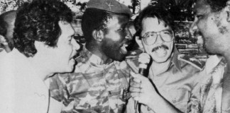 Sankara chante avec Daniel Ortega