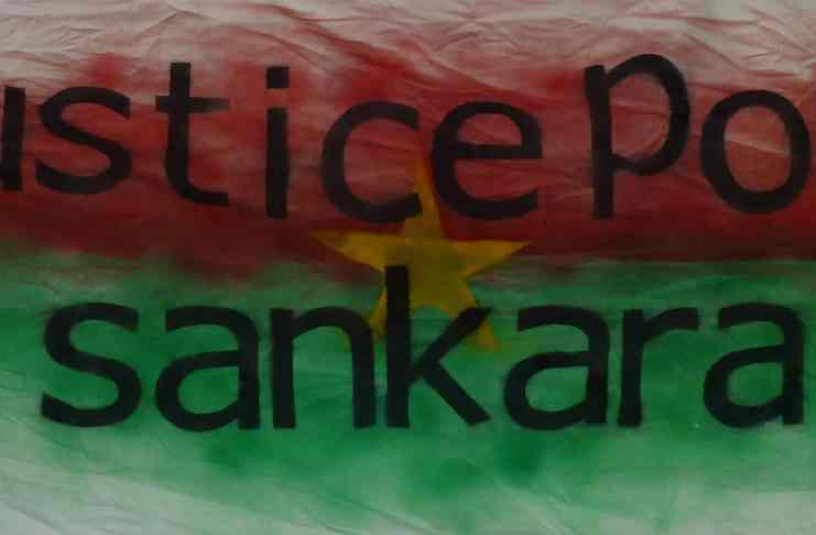 Affaire Sankara, interpellé par un député, à propos de la livraison des archives, le gouvernement français répond par un mensonge d’État Banderole justice pour sankara