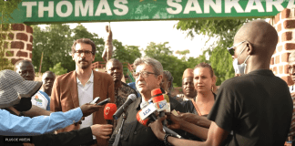 Jean Luc Mélenchon rend hommage à Thomas Sankara.